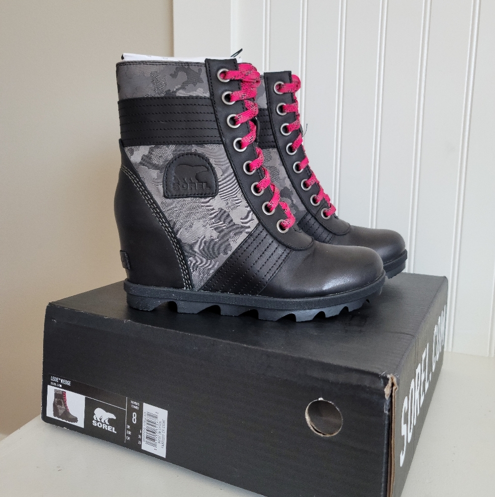 SOREL Lexie wedge boots 8